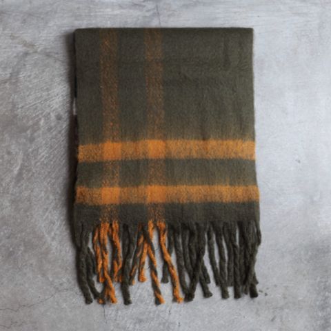 【残り一点】Barbour Isla Tartan Boucle Scarf