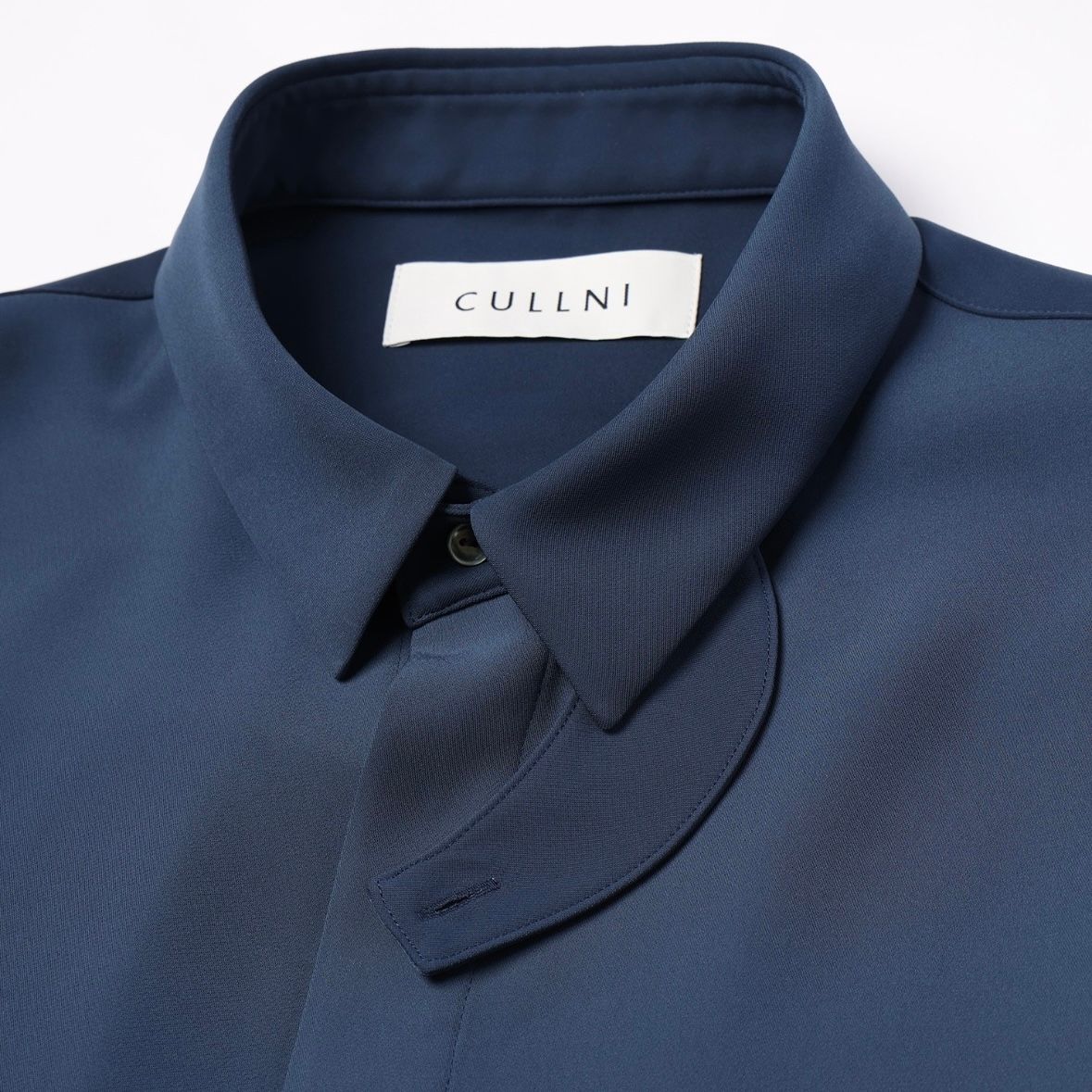 【残り一点】Double Satin Minimal Chin Tab Long Sleeve Shirt