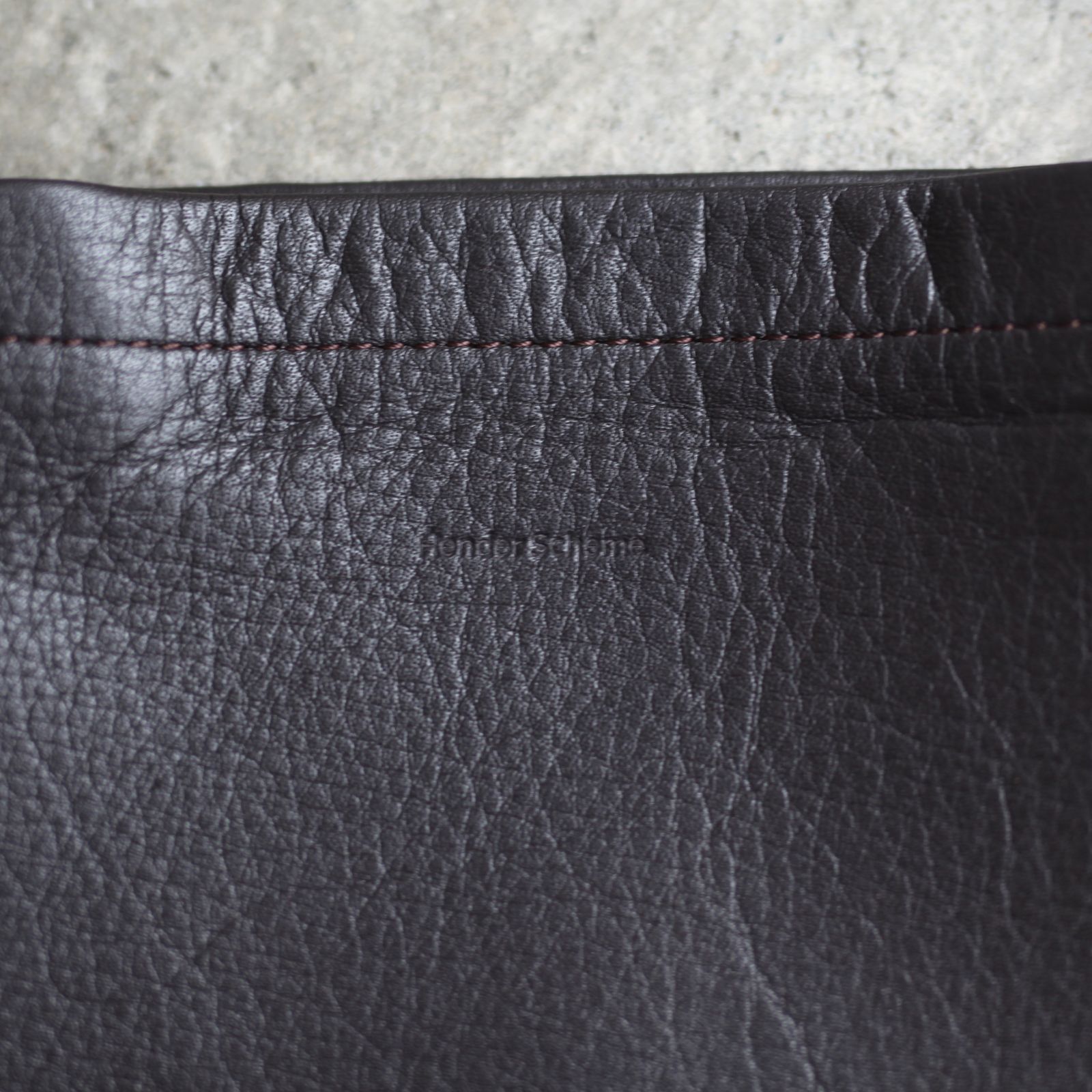 【次回入荷7月中旬予定】Cow Shoulder Small(CHOCO)
