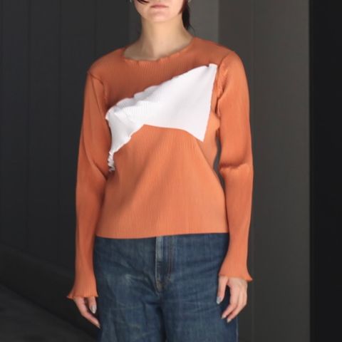 【残り一点】Spiral Wave Long Sleeve Top