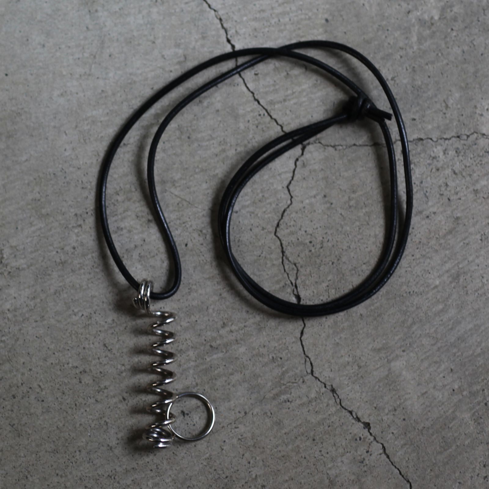 【残りわずか】Coil Neck Holder(HELIC)
