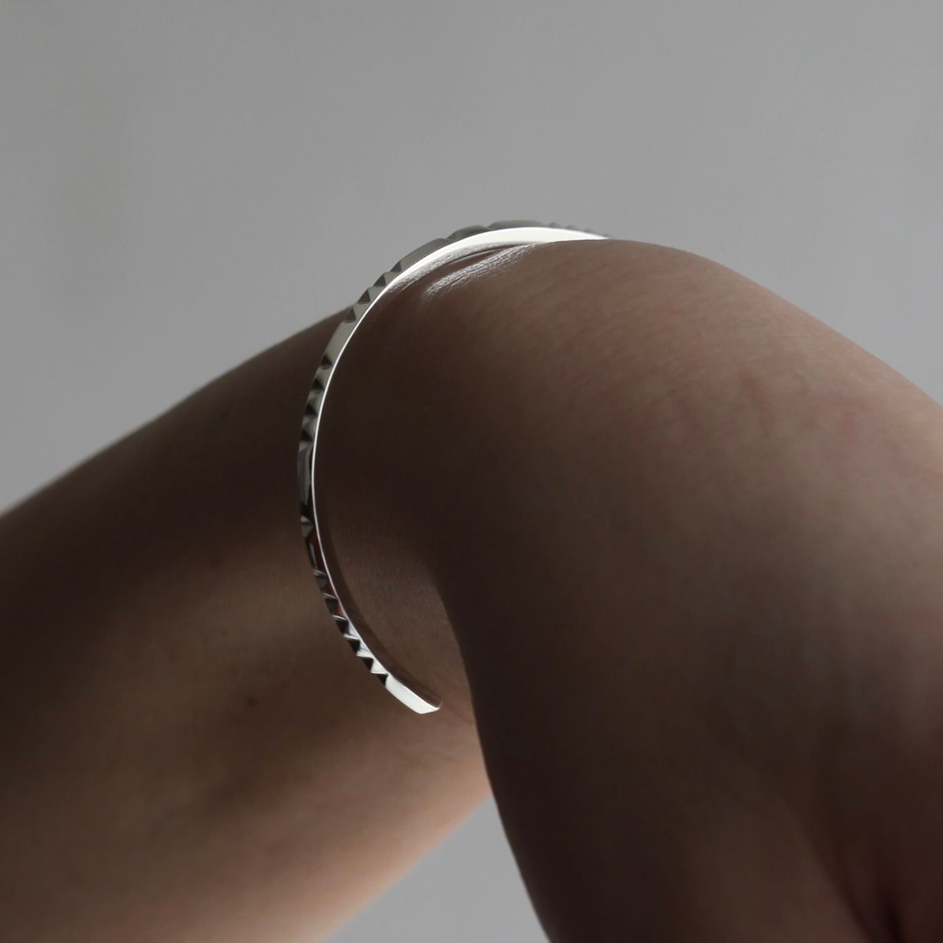 【お取り寄せ注文可能】Little Studs Bangle