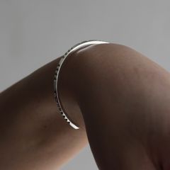 【お取り寄せ注文可能】Little Studs Bangle