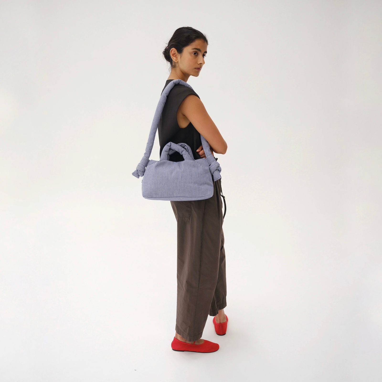OLEND ハンドバッグ ダークグレー MINI ONA SOFT BAG【RSL】 OLEND - 【残り一点】Mini Ona Soft Bag | ACRMTSM ONLINE STORE
