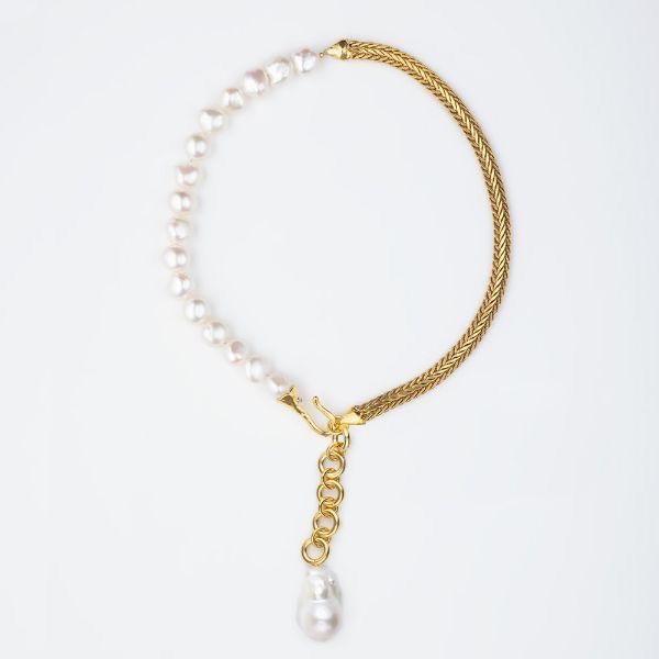 【お取り寄せ注文可能】Baroque Pearl × Fox Tail Half Charm Necklace