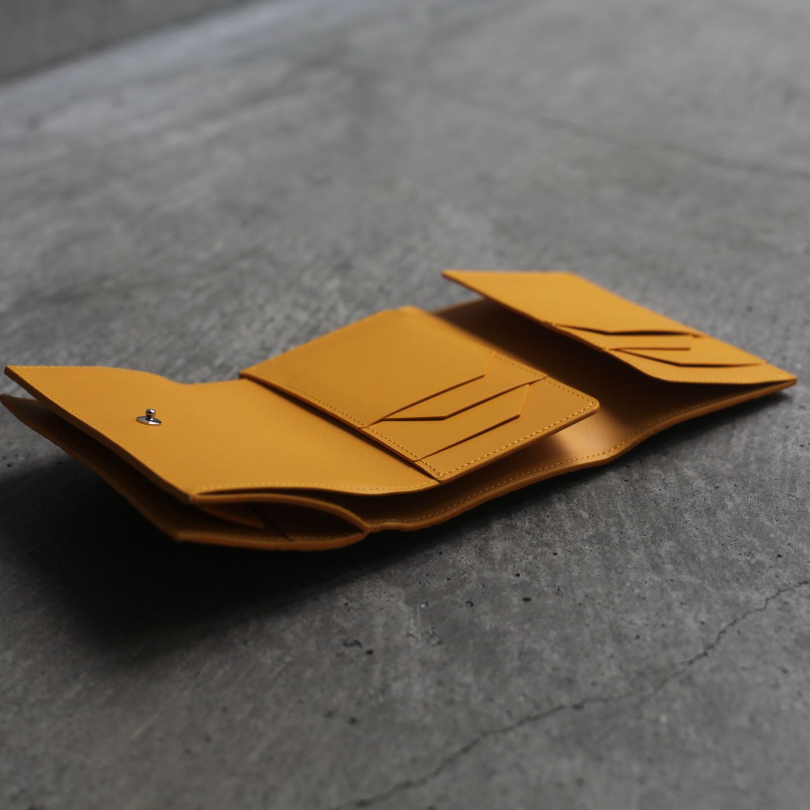 【残りわずか】Cristy Trifold Mid WLT(DIPLO SKY)
