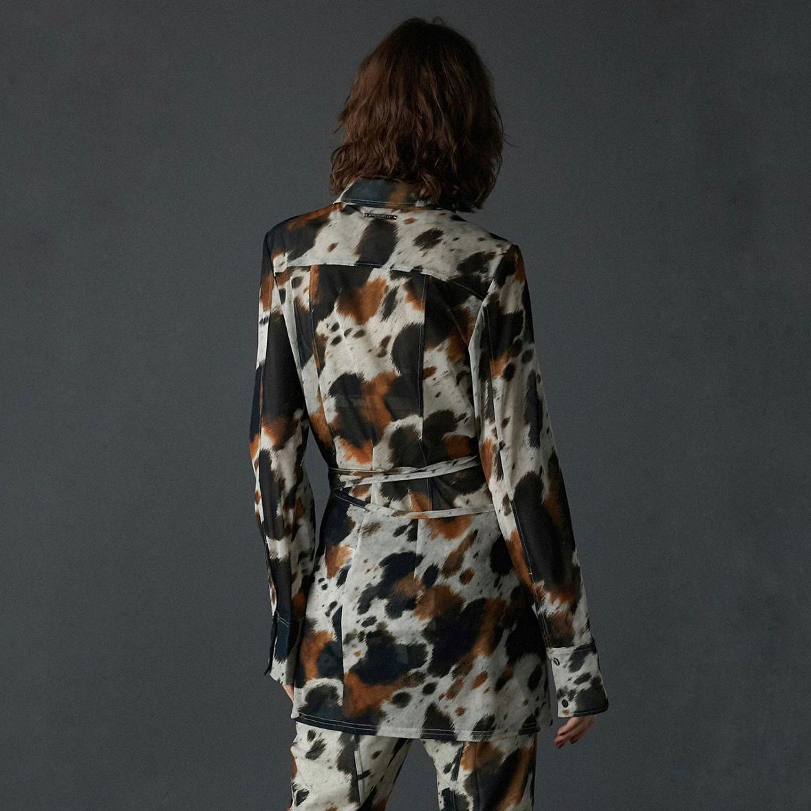 【残り一点】Cow Printed Slim Shirt