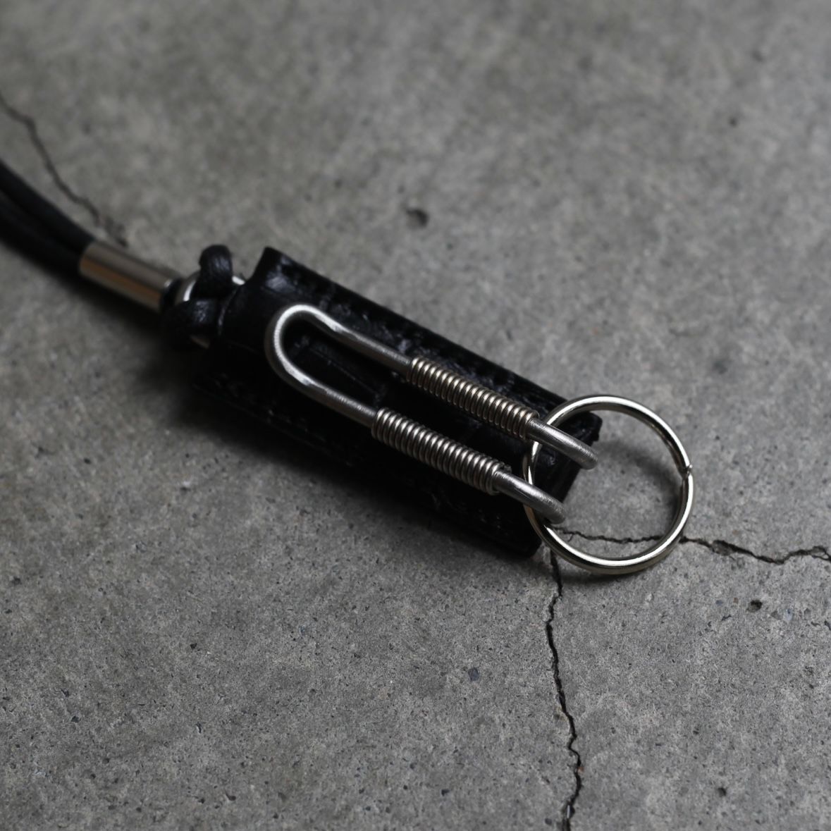 【残りわずか】Spring Clip Neck Holder(CLIX_CROCO GRAIN)