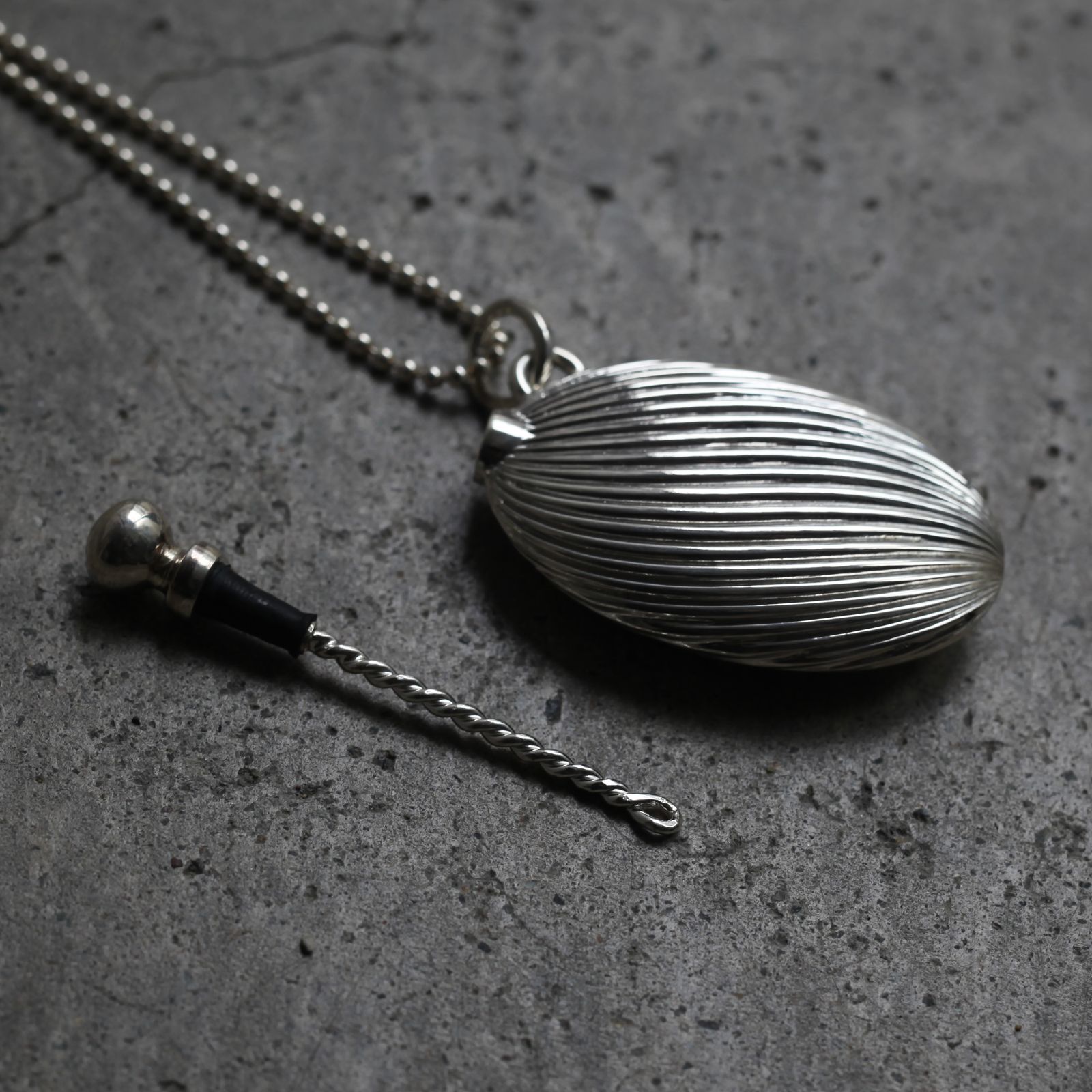 【残り一点】Victorian Perfume Bottle Necklace