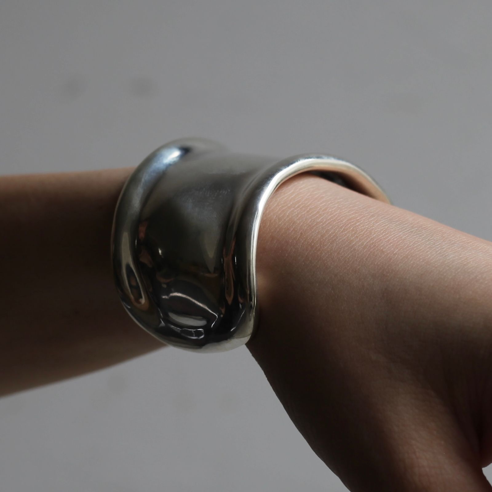 【お取り寄せ注文可能】Chopin Right Finger Armor Bangle(WHITE)