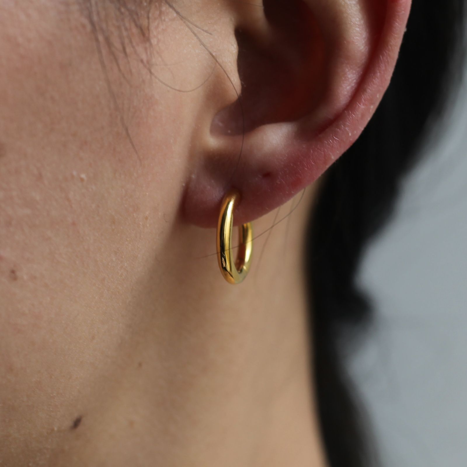 MARIA BLACK Slate Huggie Earring ピアス 片耳用 100886 MARIA BLACK - 【残り一点】Slate Huggie 0.8cm(GOLD) | ACRMTSM