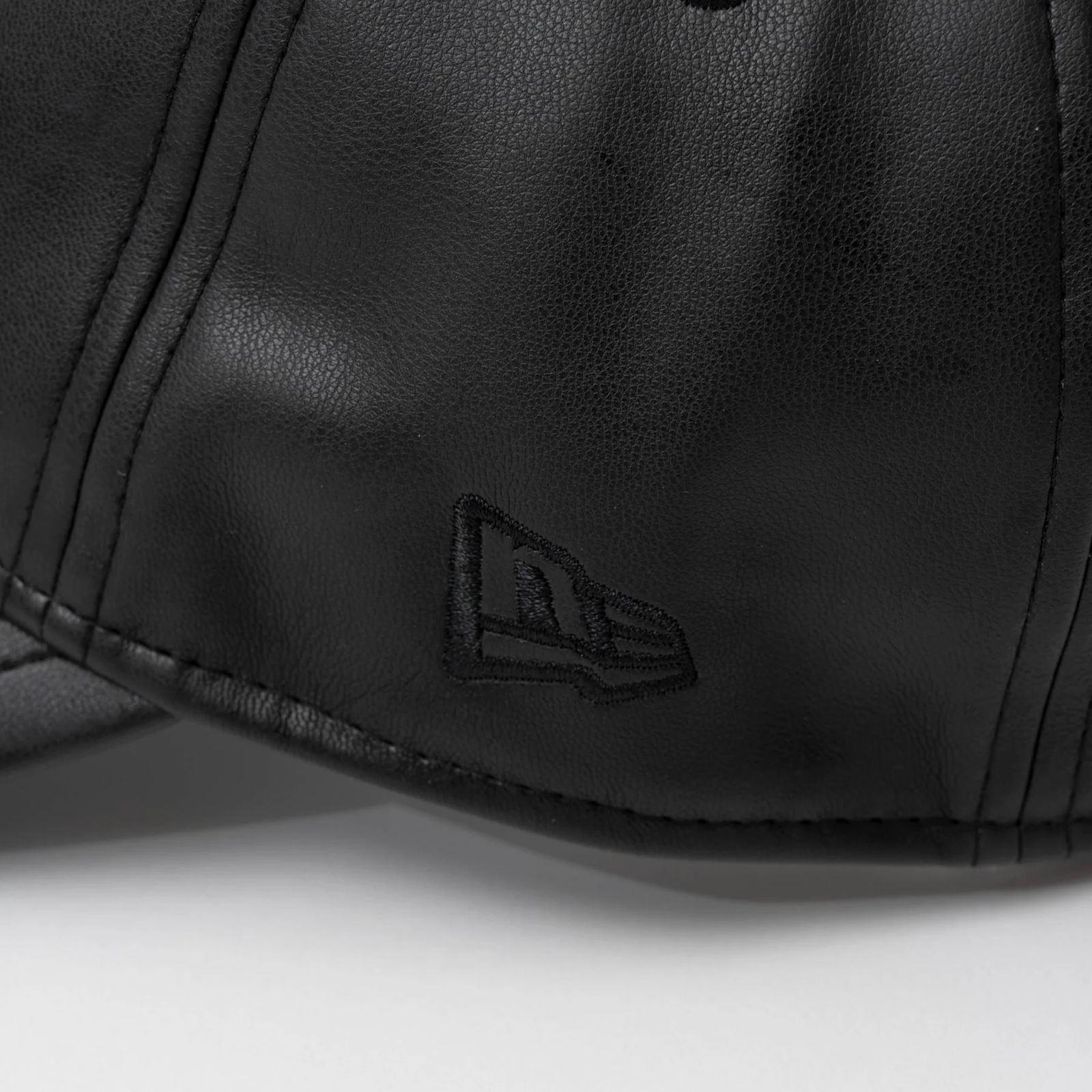 【再販売通知受付可能】Prize Out Logo Vegan Leather Cap