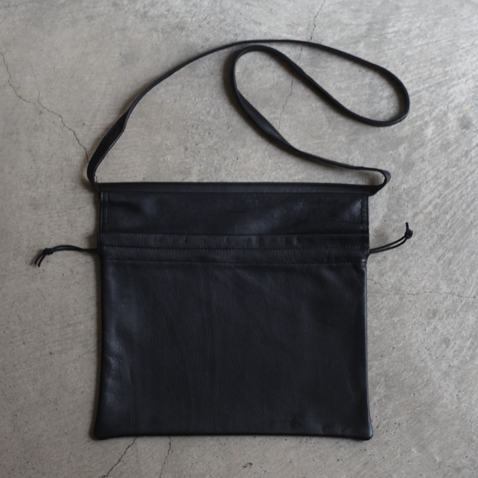 【残りわずか】Cow Red Cross Bag Small(BLACK)