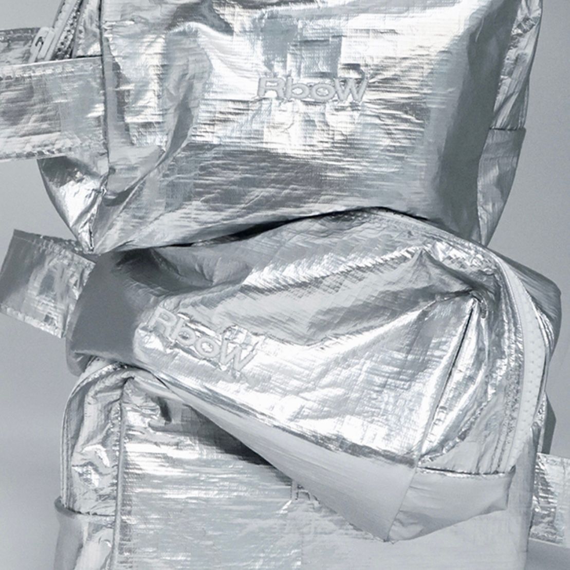 【残りわずか】Silver Travel Pouch