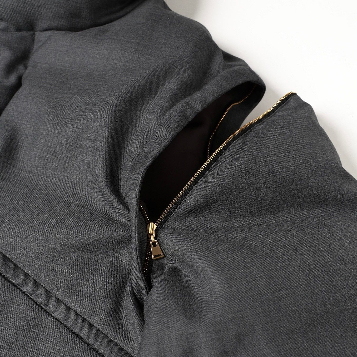 【残り一点】High Count Twill Removable Sleeves Down Jacket