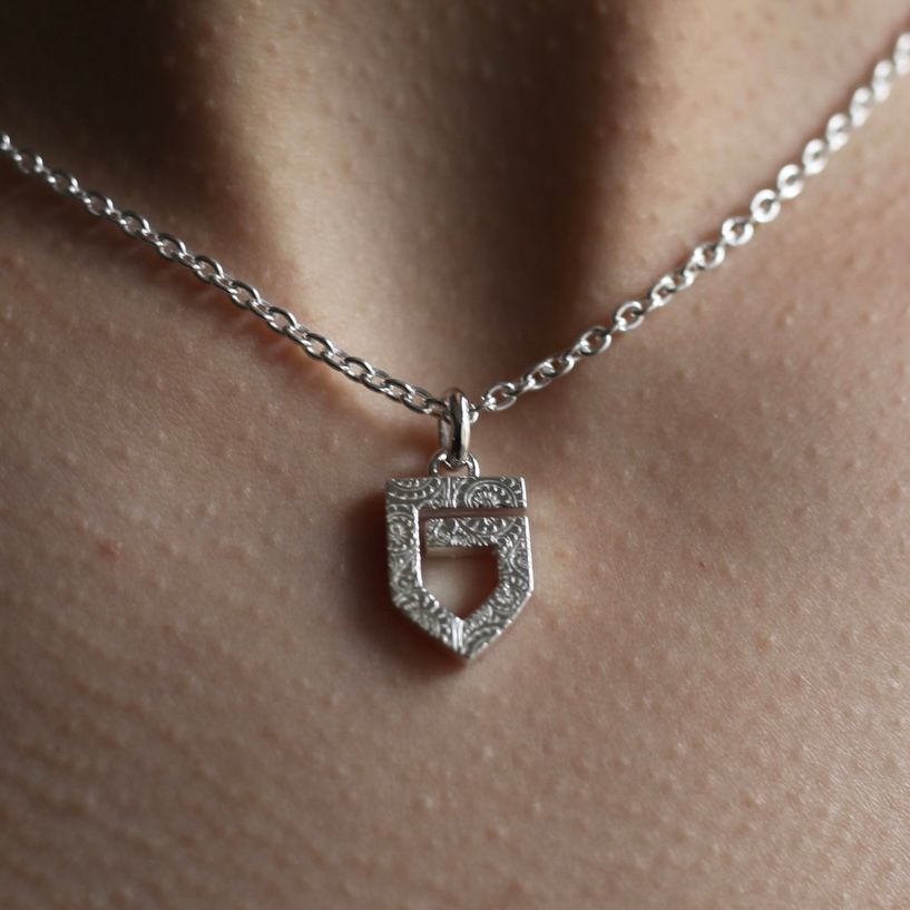【お取り寄せ注文可能】Vine Pattern G Pendant_L(WHITE)