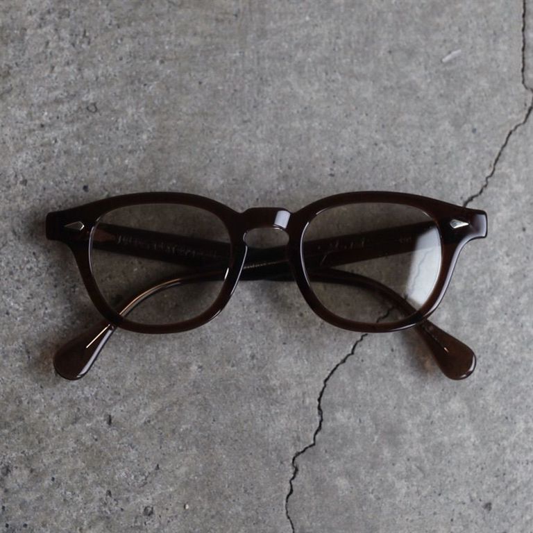 レンズ : LIGHT BROWN