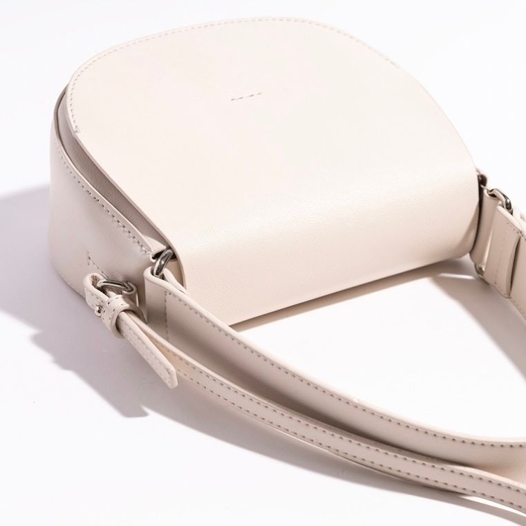 【残りわずか】Cross Body Bag
