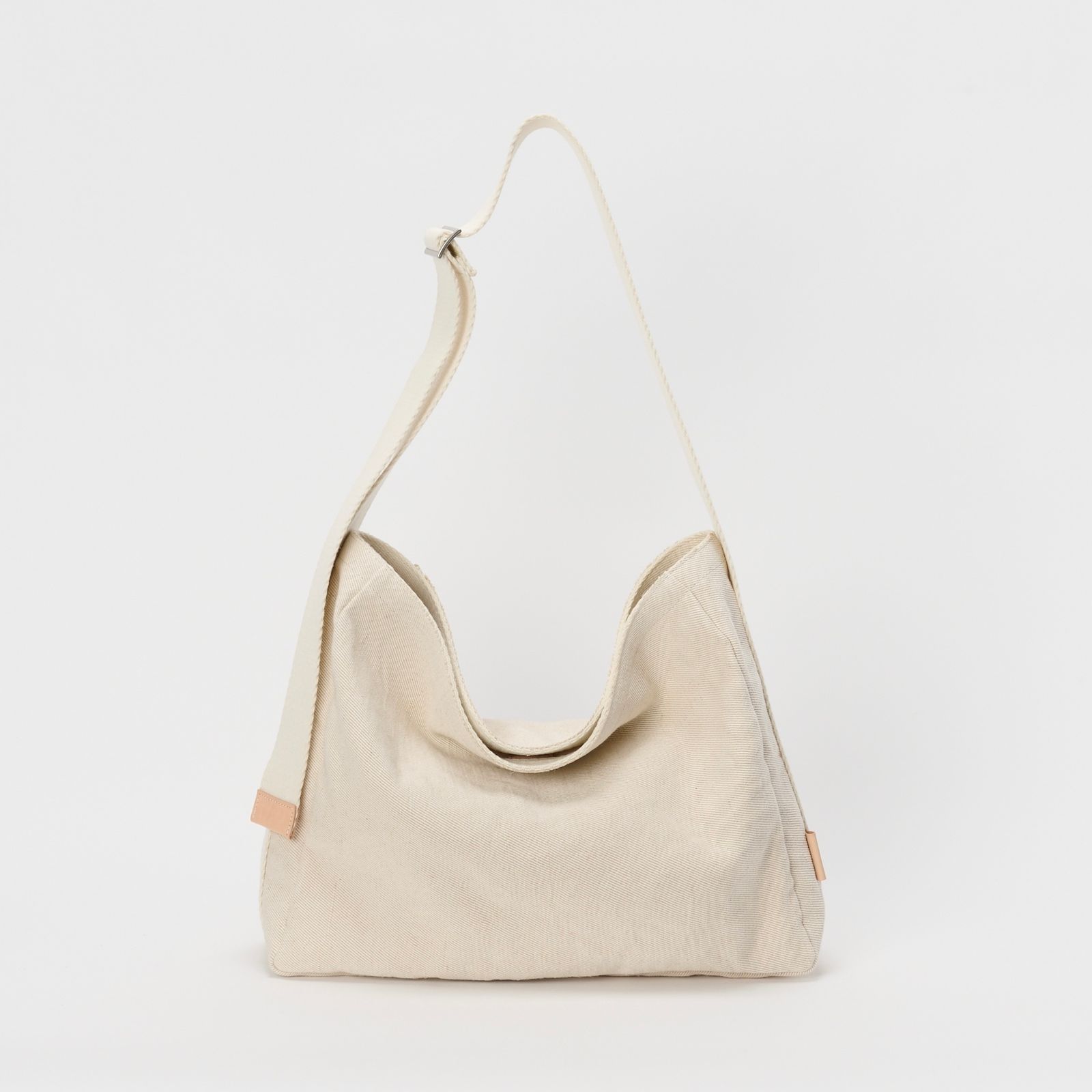 【再販売通知受付可能】Square Shoulder Bag Small(NATURAL)