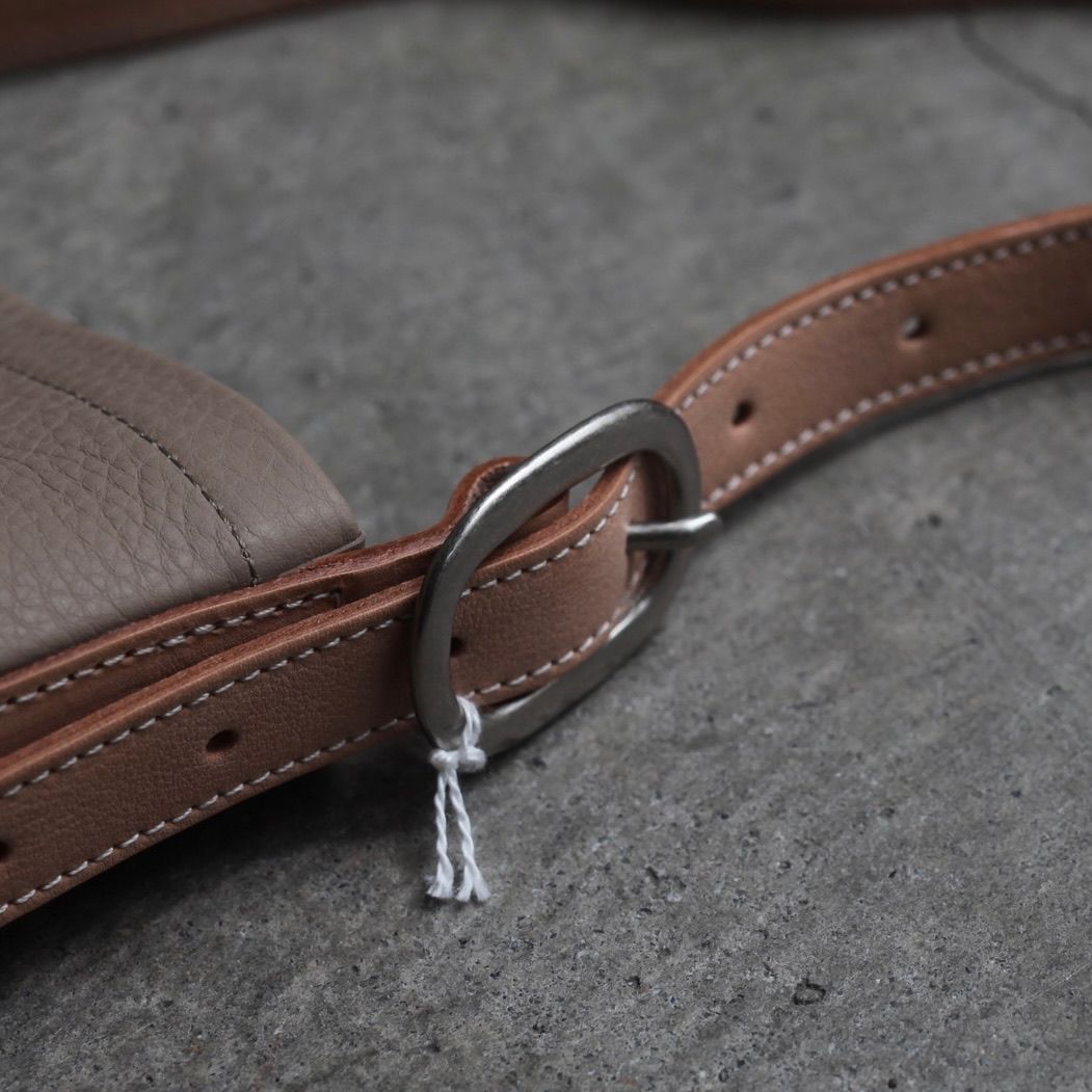 【再販売通知受付可能】One Side Belt Bag Petit(BEIGE)