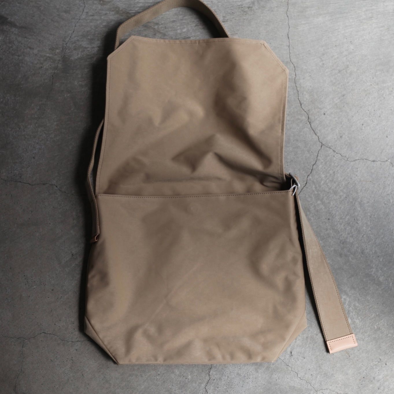 【再販売通知受付可能】Flap Shoulder Small(BEIGE)