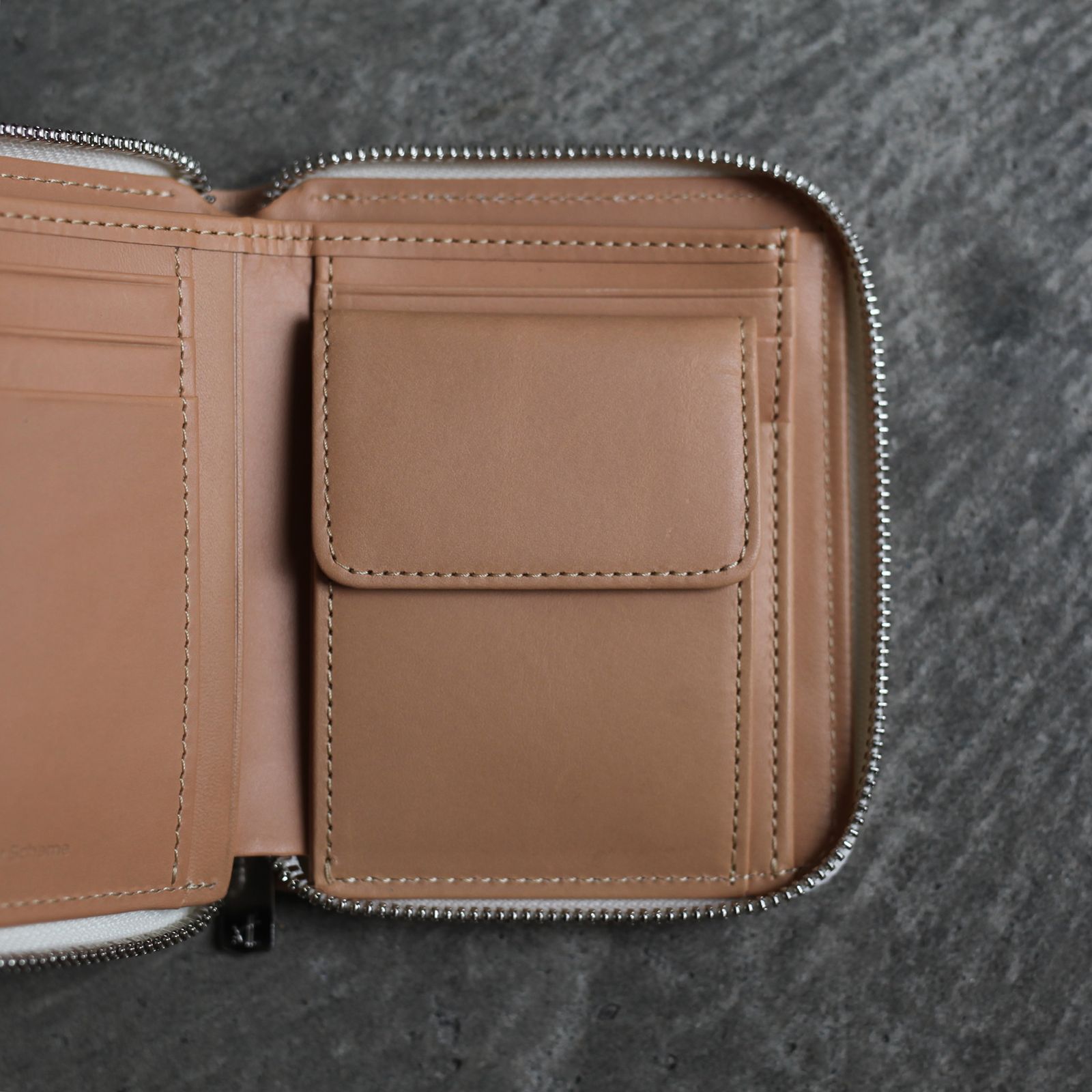 【再販売通知受付可能】Square Zip Purse(NATURAL)