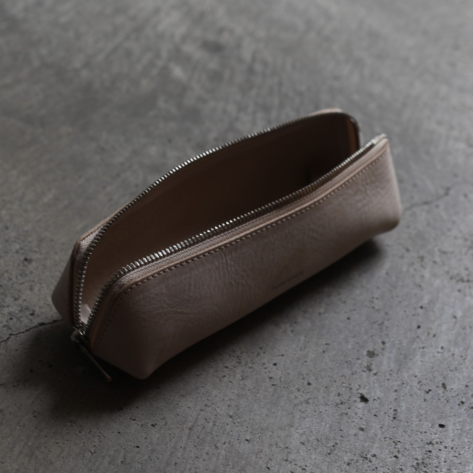 【再販売通知受付可能】Lean Pen Case(IVORY)