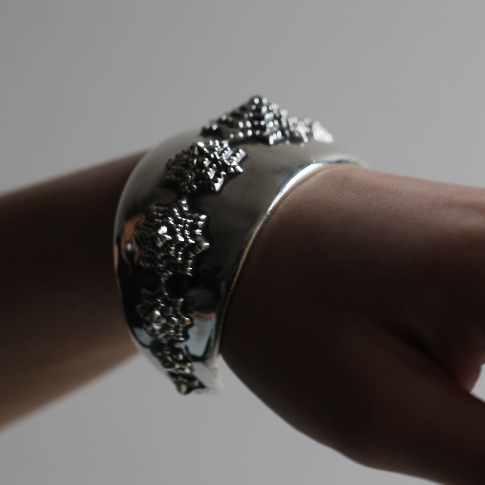 【お取り寄せ注文可能】Flower E Bangle(SILVER)