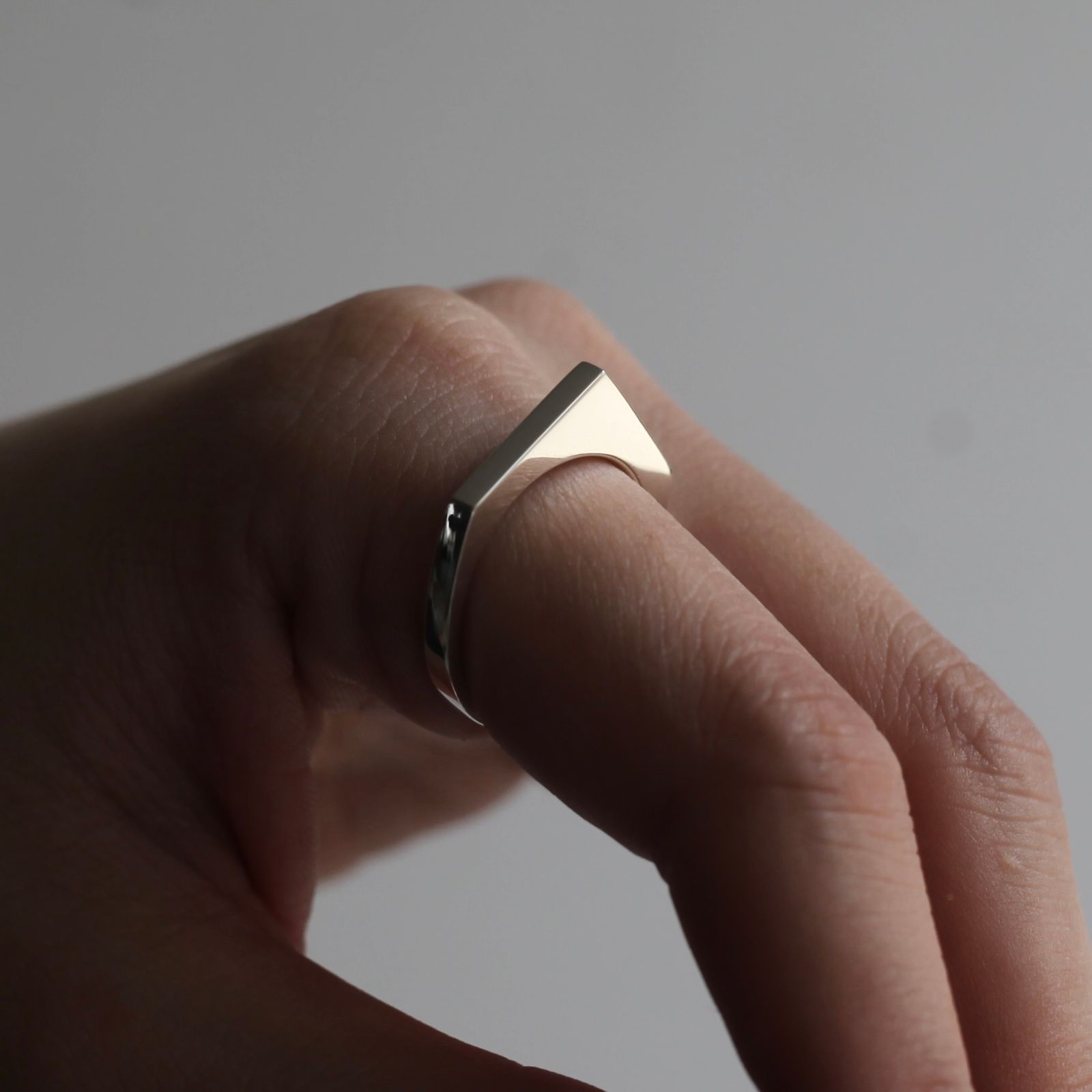 【残り一点】Flat Triangle Ring