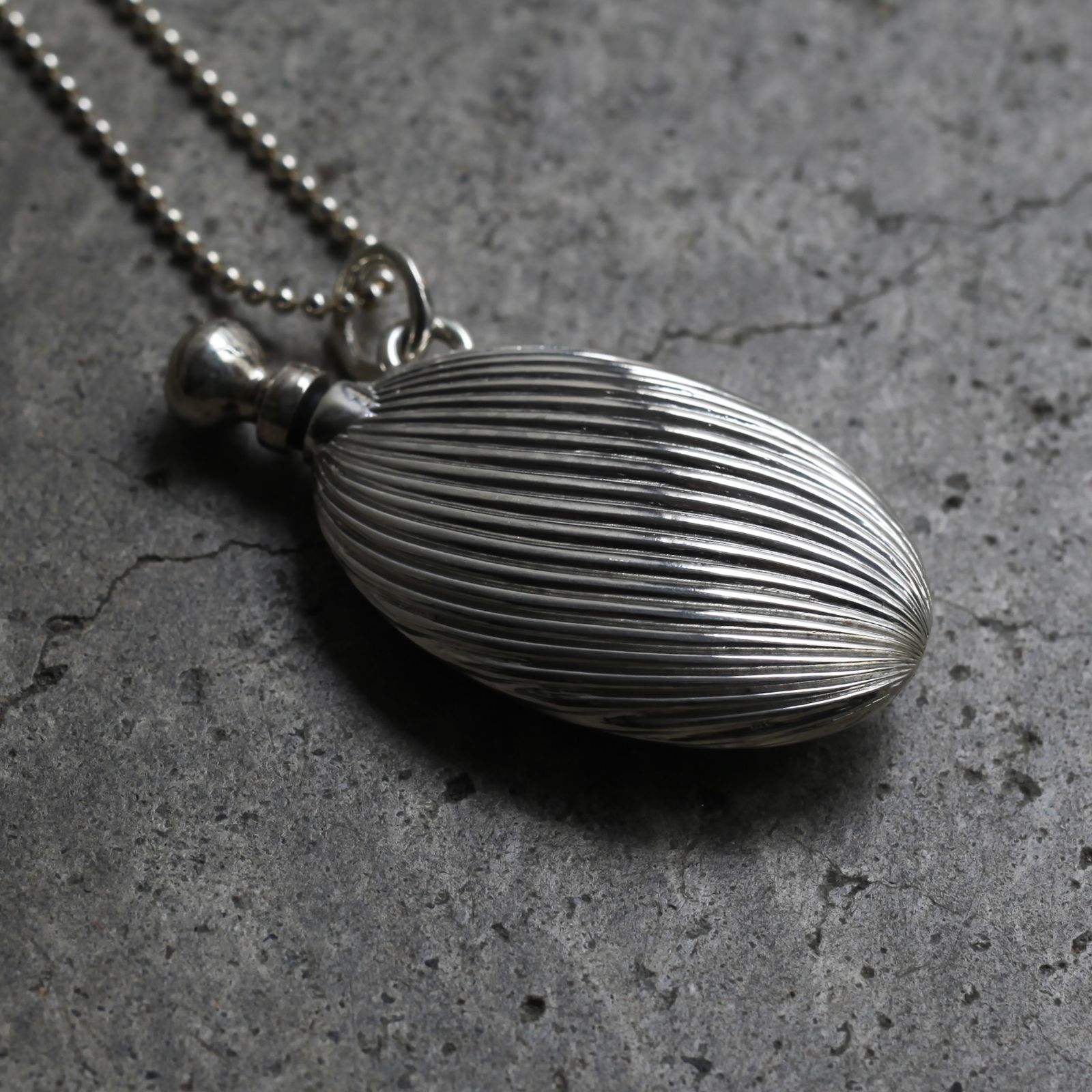 【残り一点】Victorian Perfume Bottle Necklace