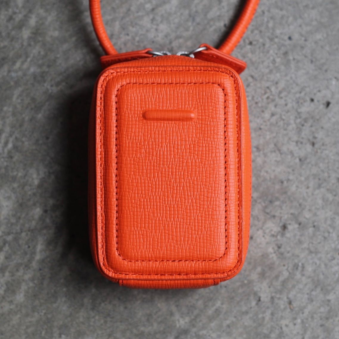 【残り一点】レザーストラップ付マイクロバッグ(CARROT ORANGE)