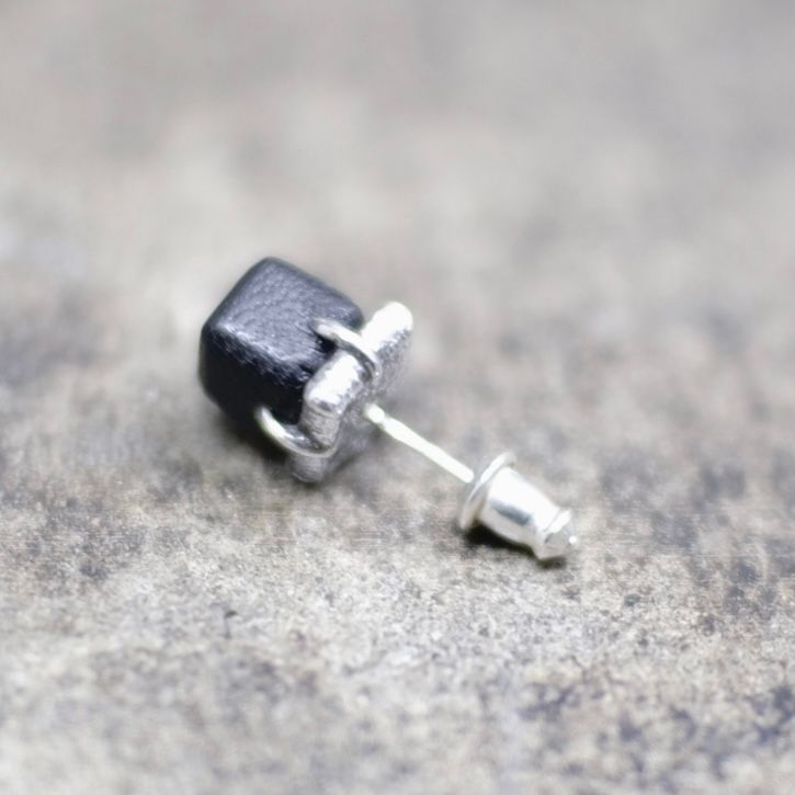 【お取り寄せ注文可能】Square Earring Of The Claw