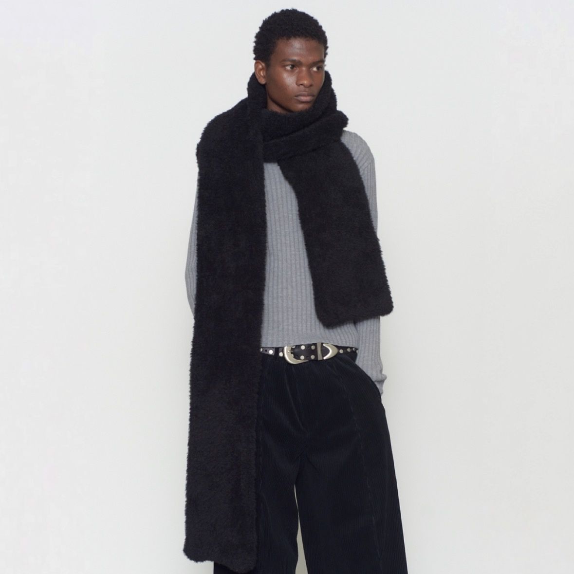 【残りわずか】Shearling Slit Scarf