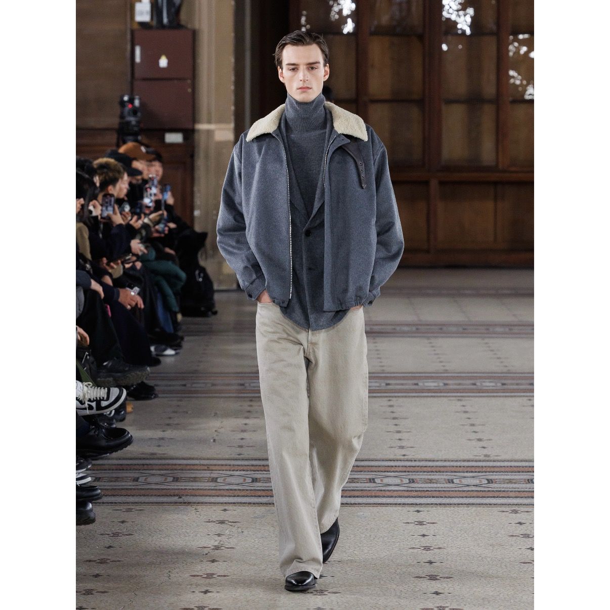 【残りわずか】Extra Fine Wool Knit Turtle Neck LS