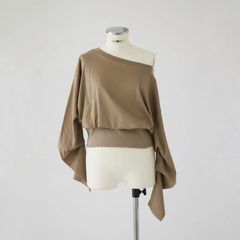 【残り一点】Sleeve Tuck Cut Tops