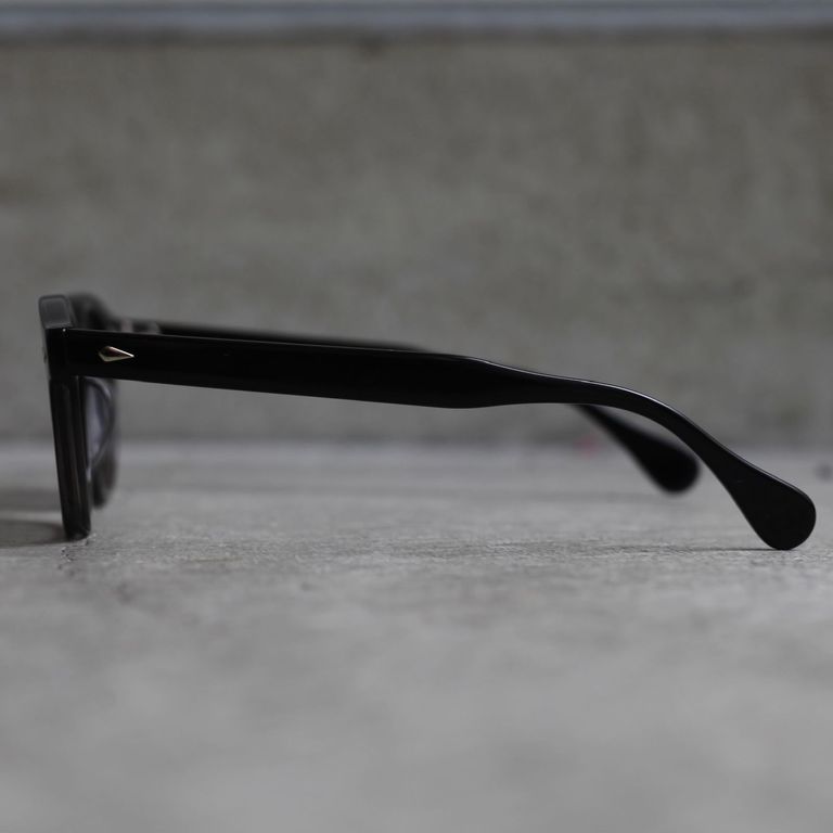 レンズ : LIGHT GREY