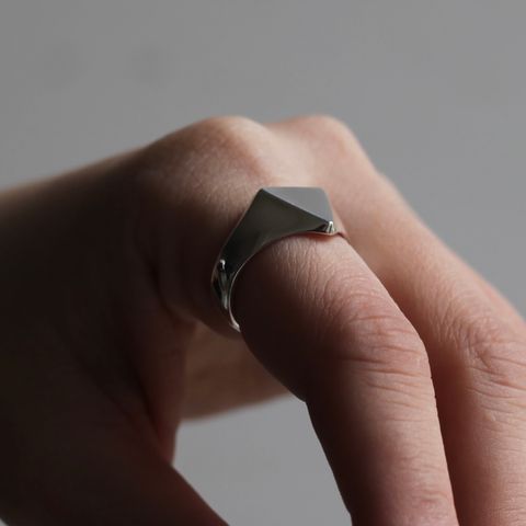 【お取り寄せ注文可能】Triangle Signet Ring(SILVER)