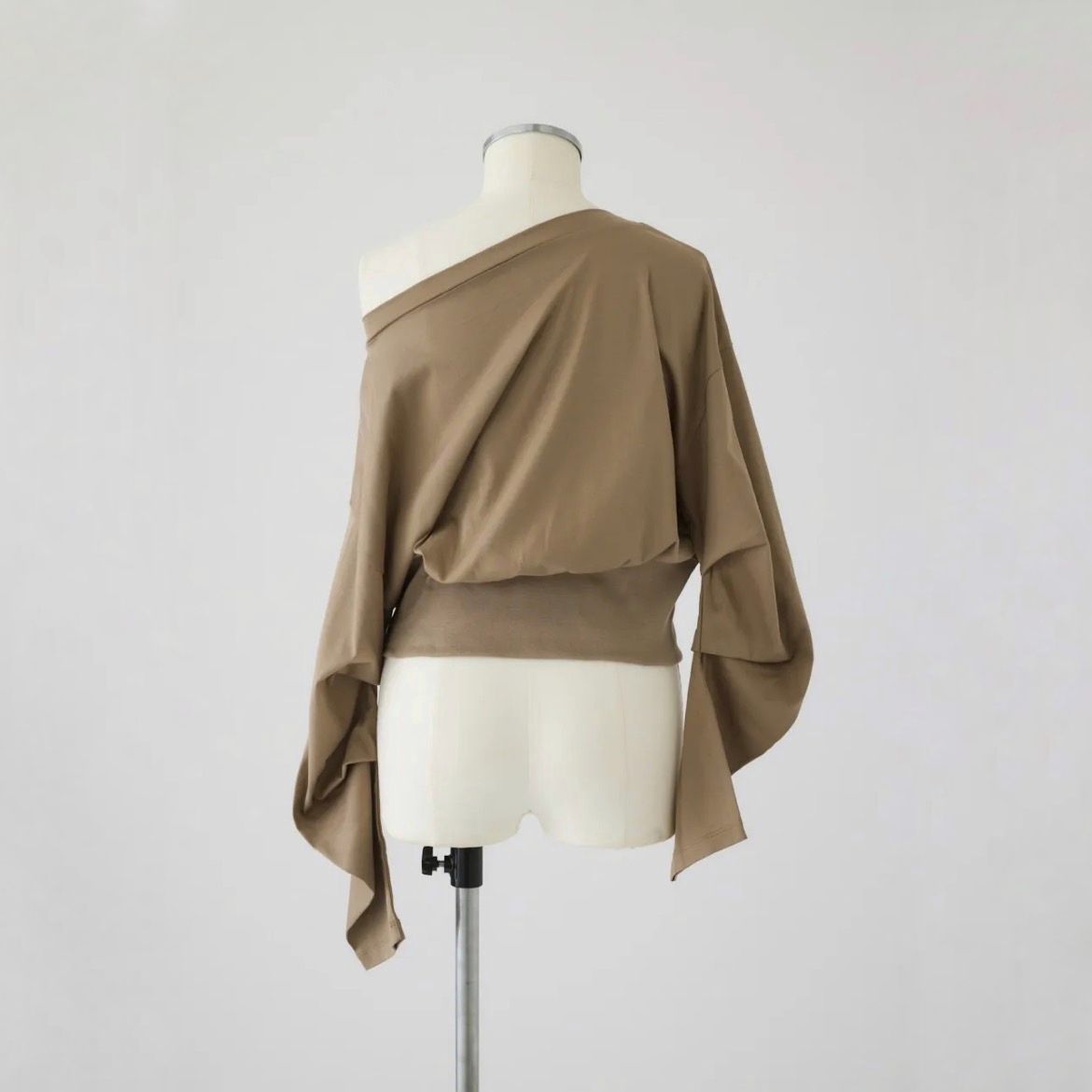 【残り一点】Sleeve Tuck Cut Tops
