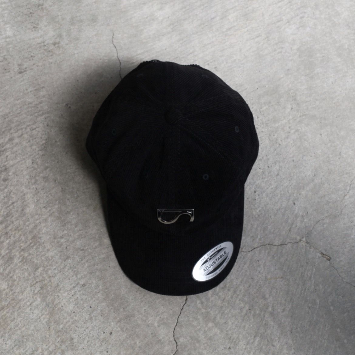 【残りわずか】Metal Corduroy Logo Cap