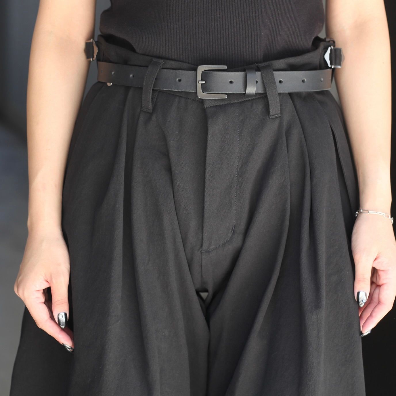 【残り一点】2Tucked Curved Leg Trousers