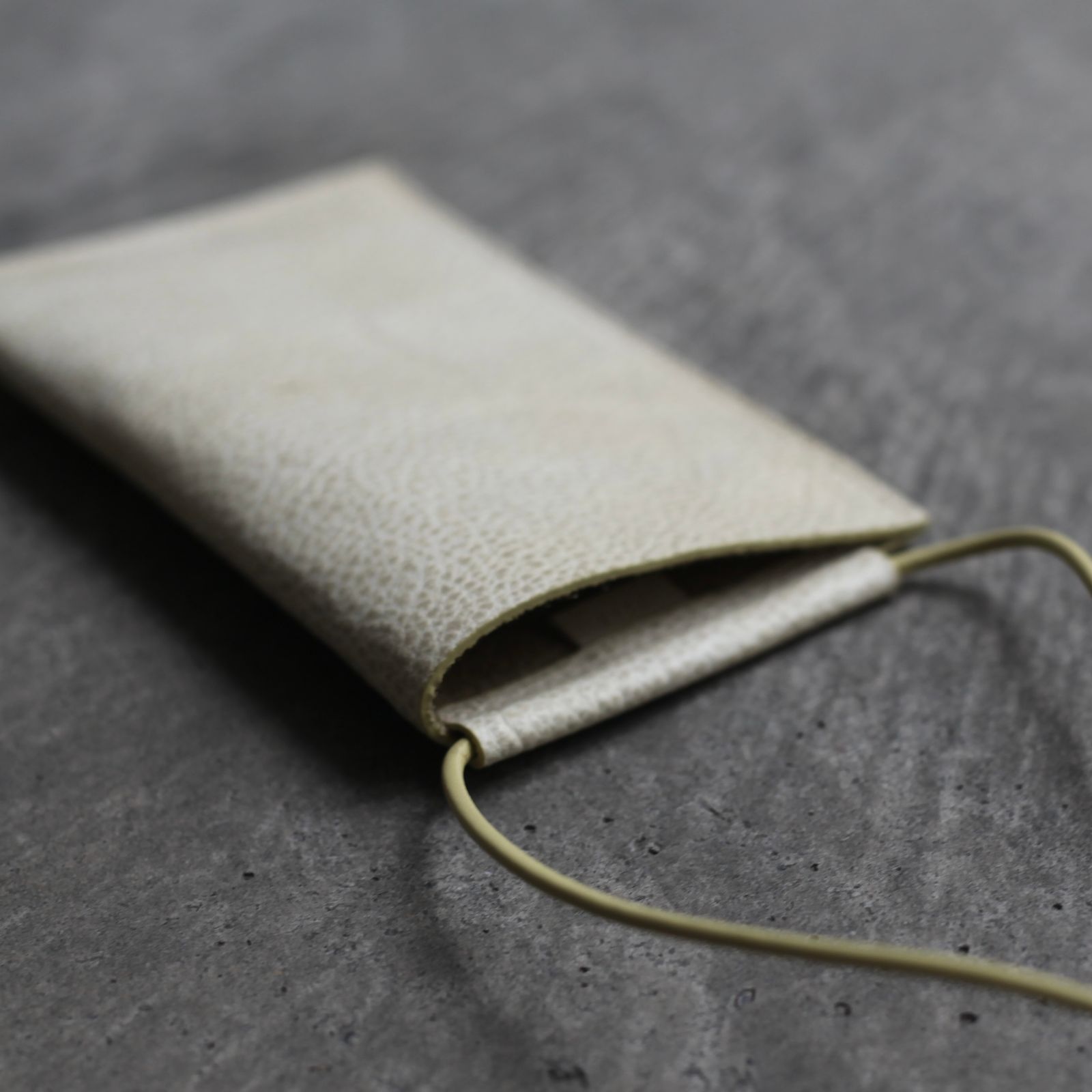 【残り一点】Herrie Phone Pouch(SHIRO)