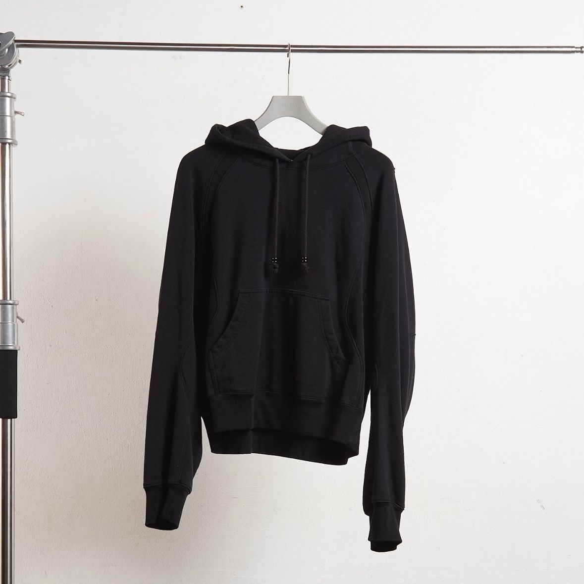 【残りわずか】Panelled Pullover Hoodie