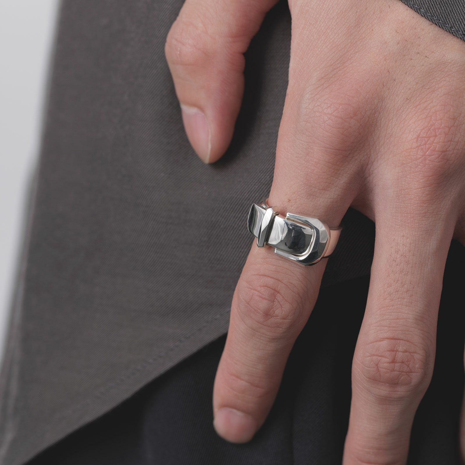 【お取り寄せ注文可能】Buckle Ring_L(SILVER)
