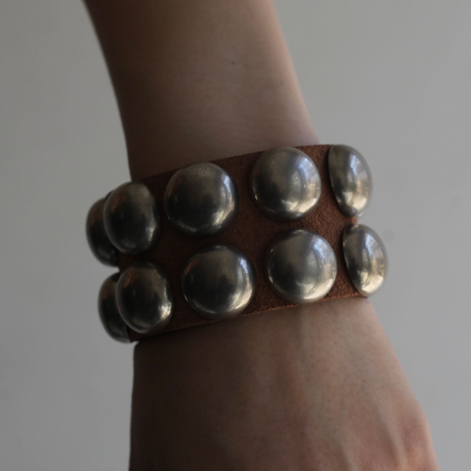 【残り一点】3.8C Round Dome Studded Bracelet