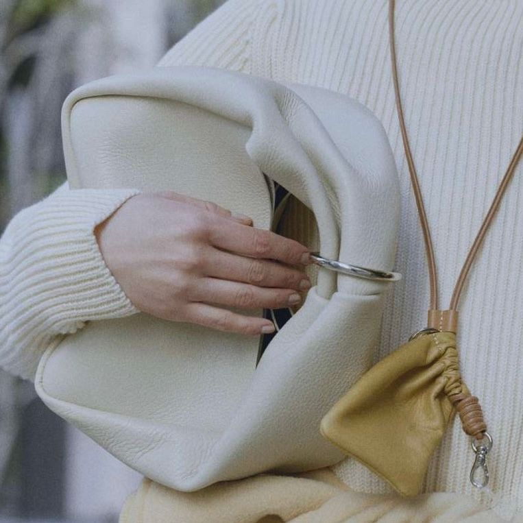 【残りわずか】Cube Ring Muff