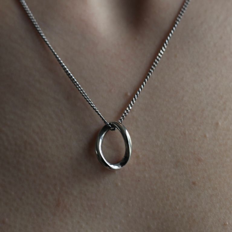 ※本商品のチェーンはステンレス素材となります。画像のチェーンはシルバー素材となっております。(詳細はこちらをチェック)