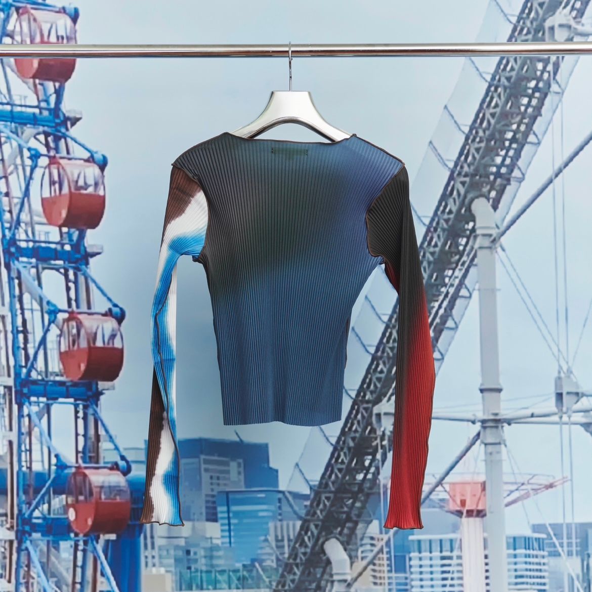 【残り一点】Graphic Tiny Top