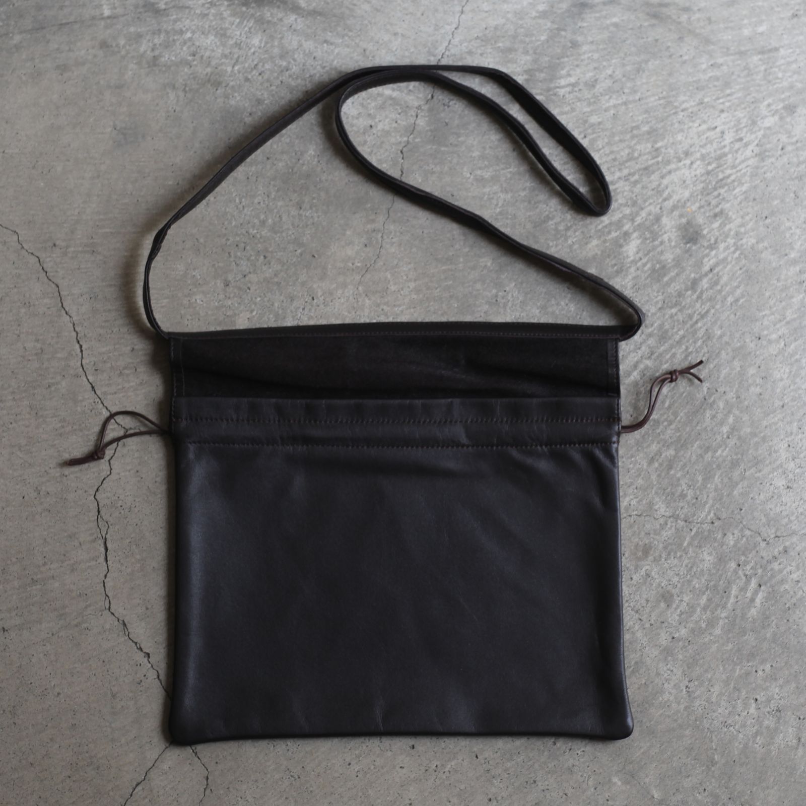 【残りわずか】Cow Red Cross Bag Small(CHOCO)