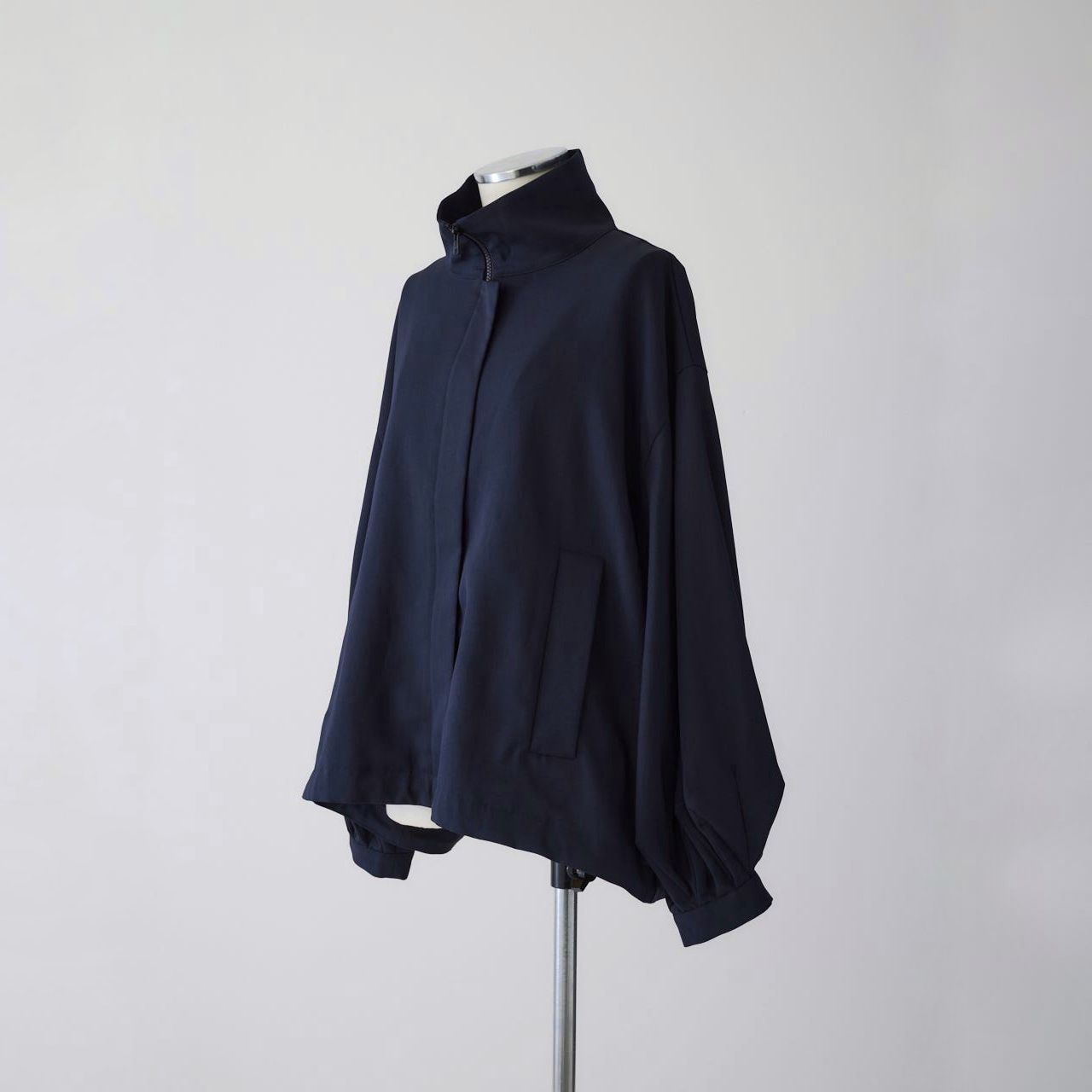【残り一点】Stand Collar Tuck Sleeve BZ