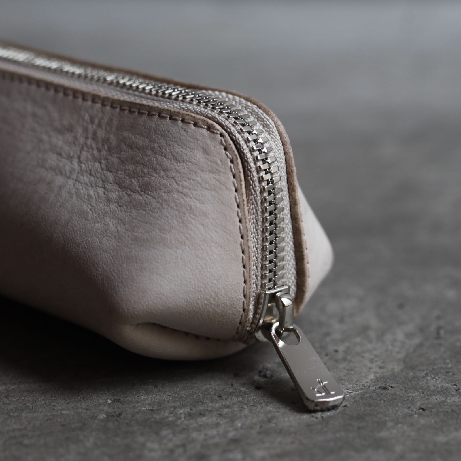【再販売通知受付可能】Lean Pen Case(IVORY)